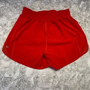 Women’s Size 2 Lululemon Hotty Hot Shorts 4”